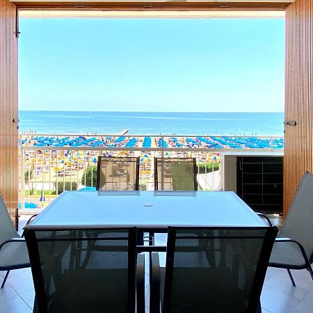 Fronte Mare Stupenda Terrazza Piramide Jesolo Lido Carraro Immobiliare - Family Apartments Bagian luar foto