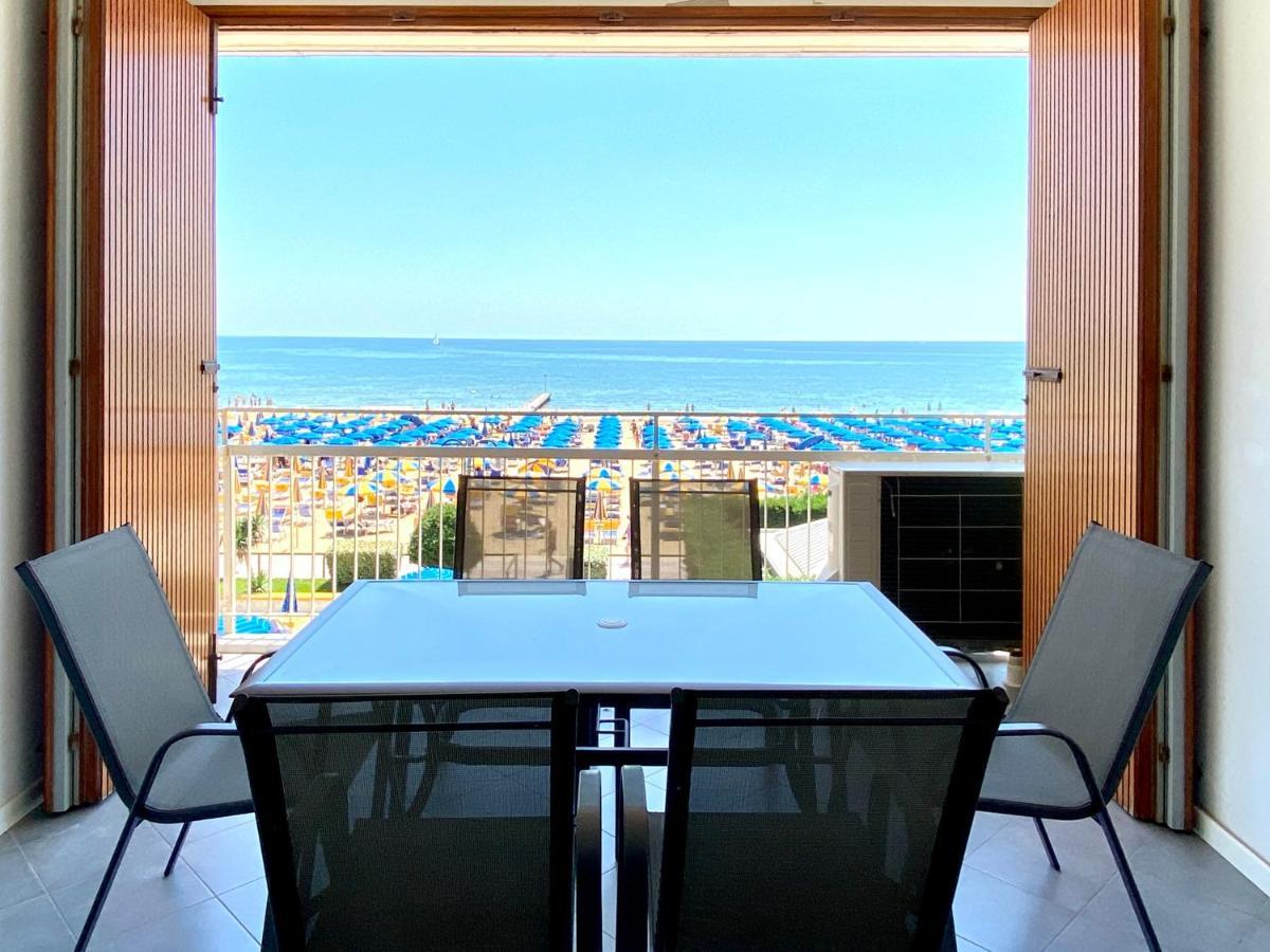 Fronte Mare Stupenda Terrazza Piramide Jesolo Lido Carraro Immobiliare - Family Apartments Bagian luar foto